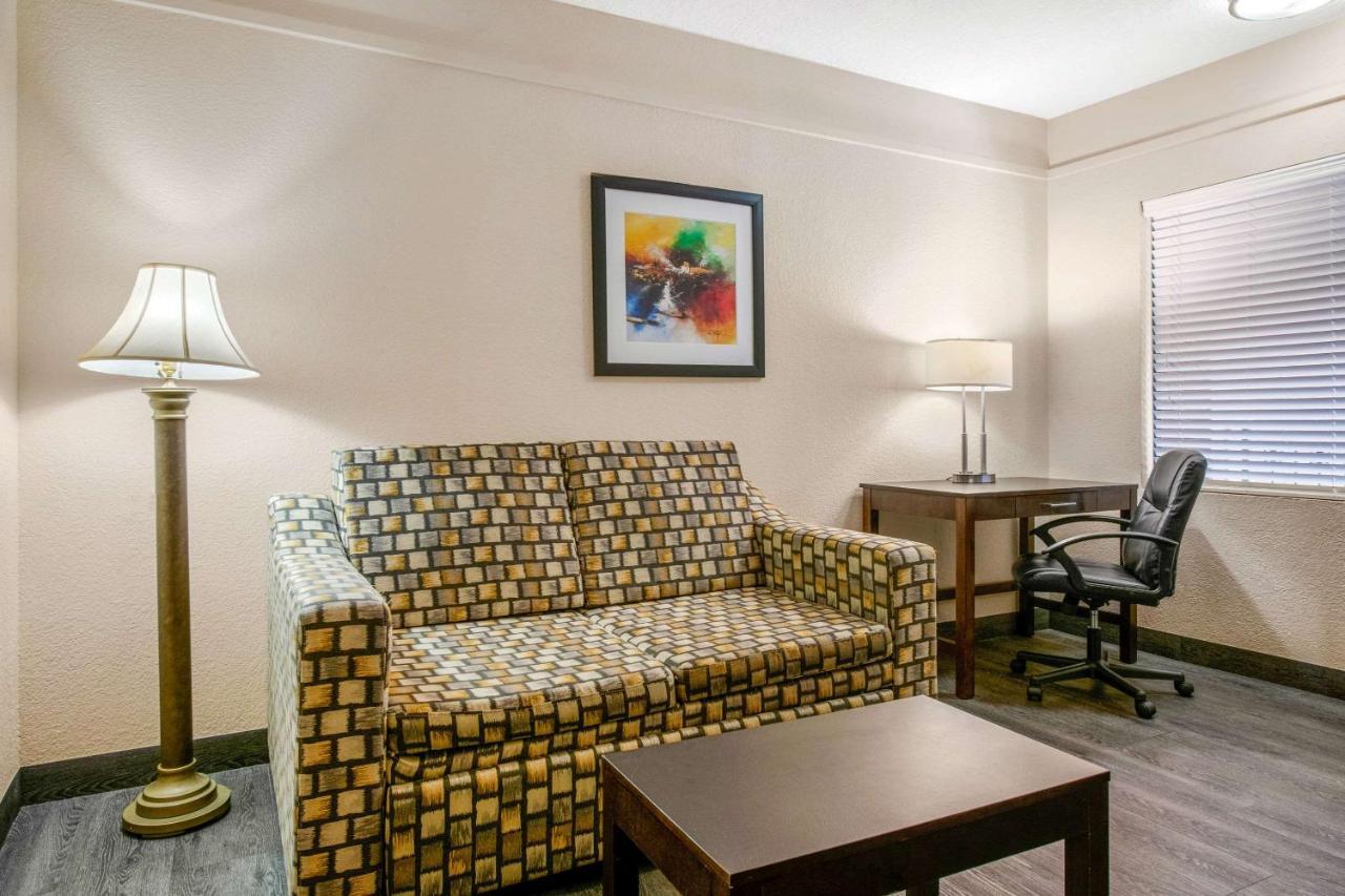Quality Inn & Suites Jacksonville-Baymeadows Extérieur photo